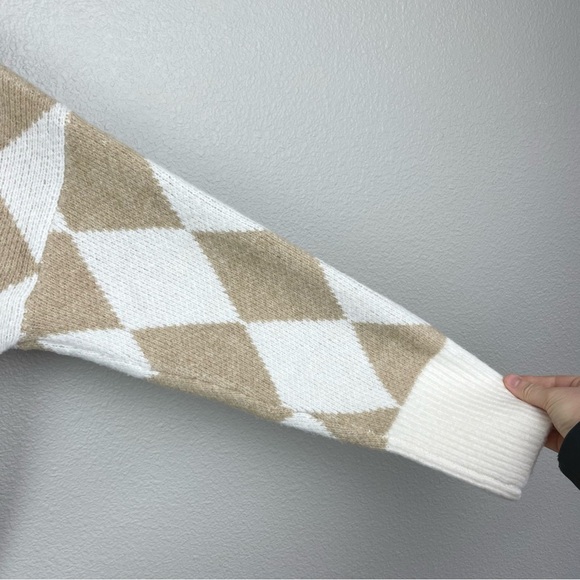 Abercrombie and Fitch Women's Medium Diamond Pattern Wedge Crew Knit Sweater - Picture 16 of 16